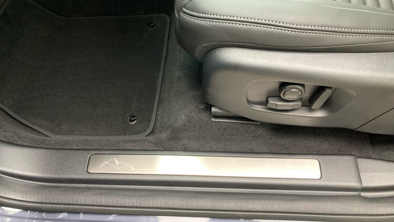 Land Rover Discovery Sport 2.0 D200 Landmark 5dr Auto [5 Seat] Diesel Station Wagon